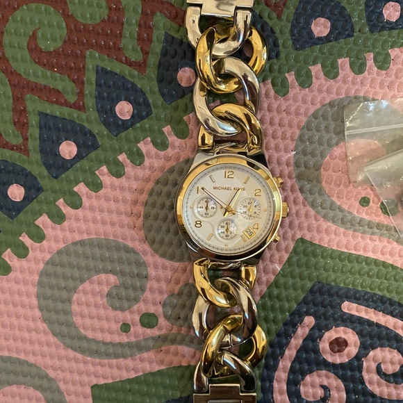 Authentic used women’s michael kors watch - Picture 6 of 6